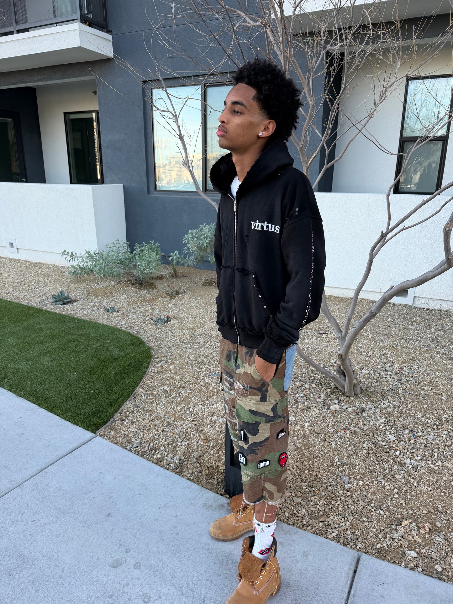 VIRTUSS BLACK RHINESTONES ZIP UP