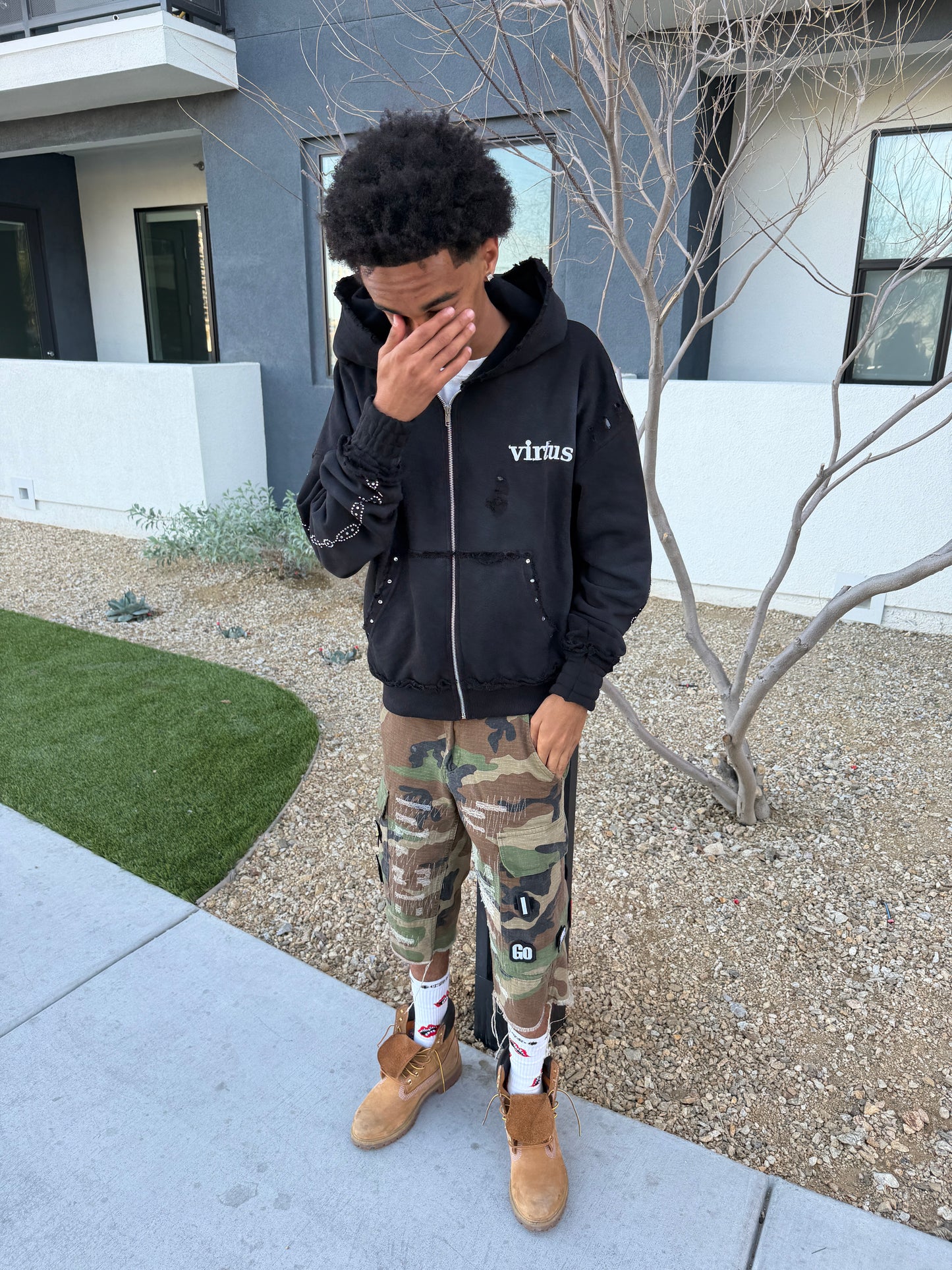 VIRTUSS BLACK RHINESTONES ZIP UP